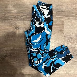 Lululemon size 6 Blue and Black Marble Print Leggings